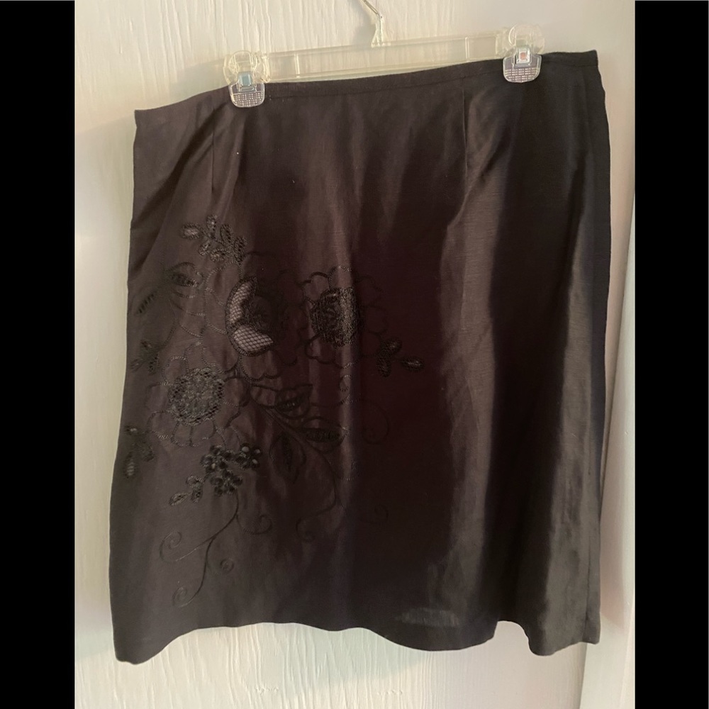 Women’s Alexandra Bartlett black size 16 skirt with designs